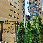 Solid Apartment Mamaia